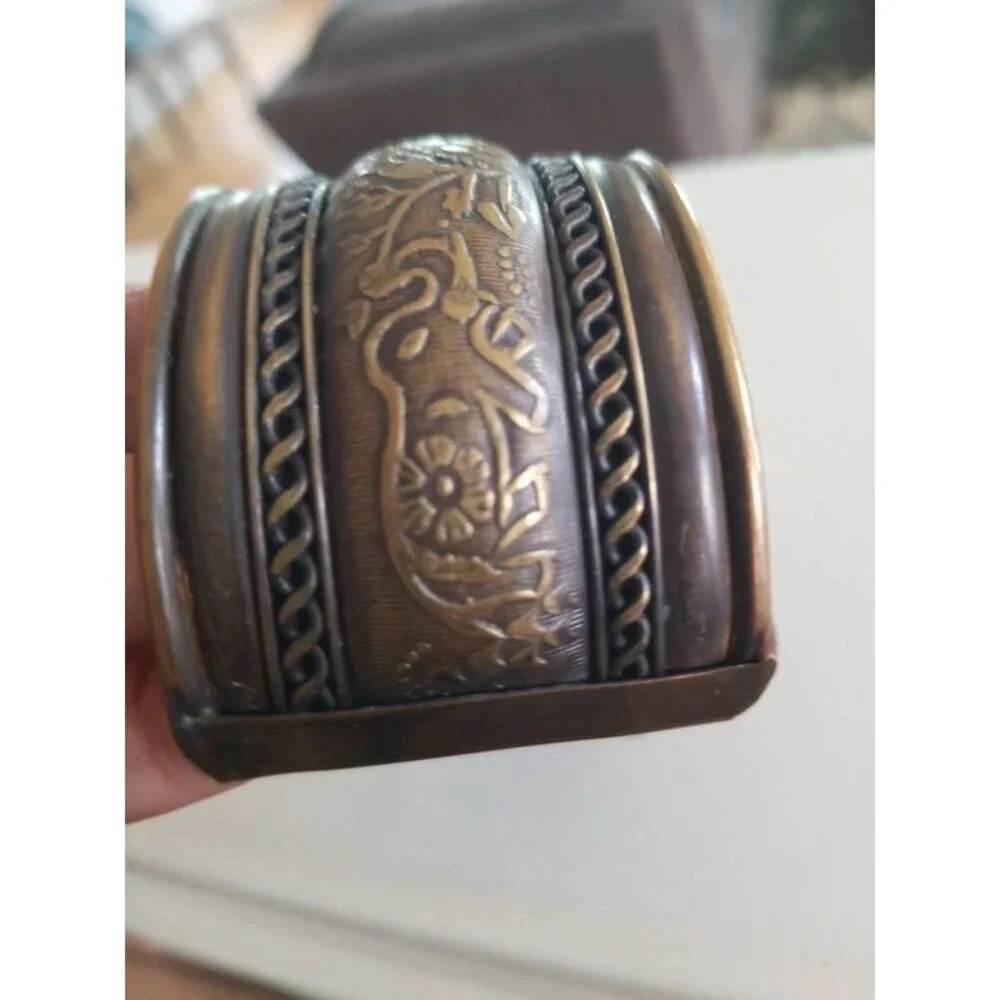 Vintage bronz cuff bracelet elephant motif